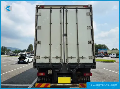 VOLVO CARGO TRUCK 6X2
