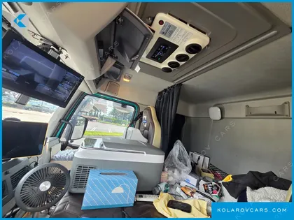 VOLVO CARGO TRUCK 6X2