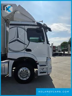 MERCEDES CARGO TRUCK 6X4