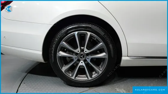 MERCEDES E-CLASS E300 4MATIC AVNATGARDE