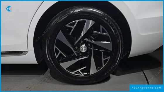 HYUNDAI GRANDEUR LE BLANC