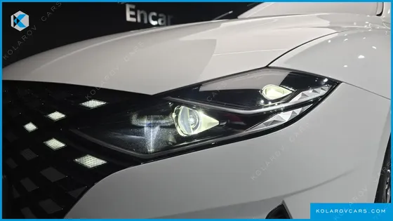 HYUNDAI GRANDEUR LE BLANC