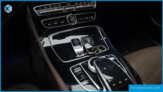 MERCEDES E-CLASS E300 4MATIC AVNATGARDE