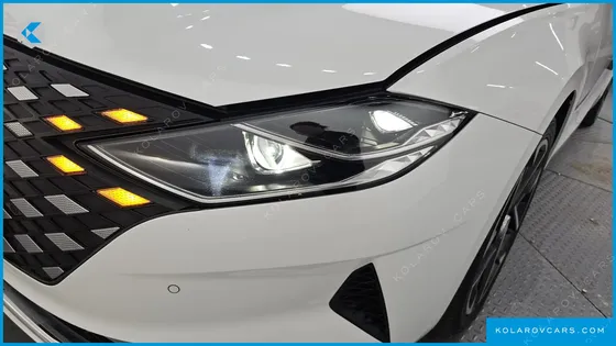 HYUNDAI GRANDEUR LE BLANC