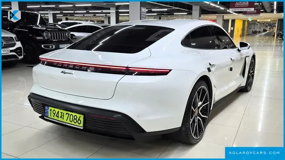 PORSCHE TAYCAN BASE