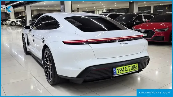 PORSCHE TAYCAN BASE