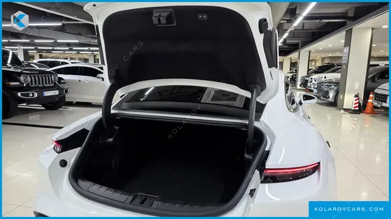 PORSCHE TAYCAN BASE