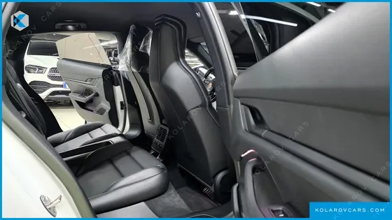 PORSCHE TAYCAN BASE
