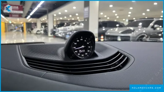 PORSCHE TAYCAN BASE