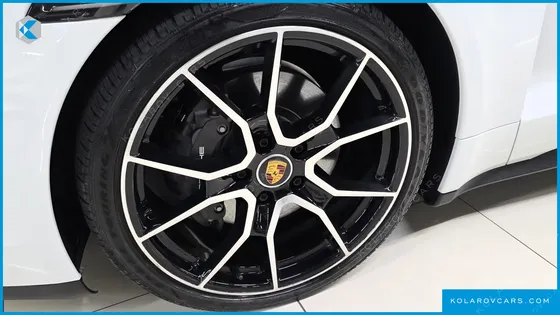 PORSCHE TAYCAN BASE