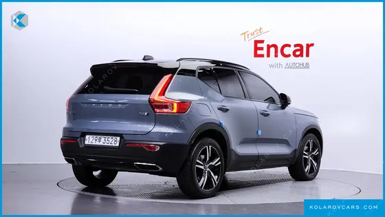 VOLVO XC40 T4 R-DESIGN