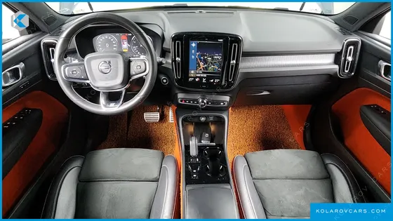 VOLVO XC40 T4 R-DESIGN
