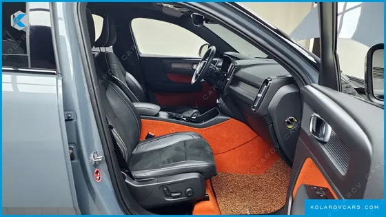 VOLVO XC40 T4 R-DESIGN