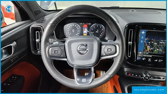 VOLVO XC40 T4 R-DESIGN