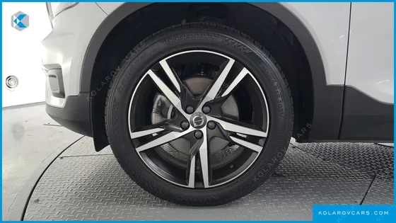 VOLVO XC40 T4 R-DESIGN