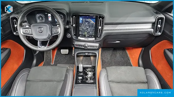 VOLVO XC40 T4 R-DESIGN