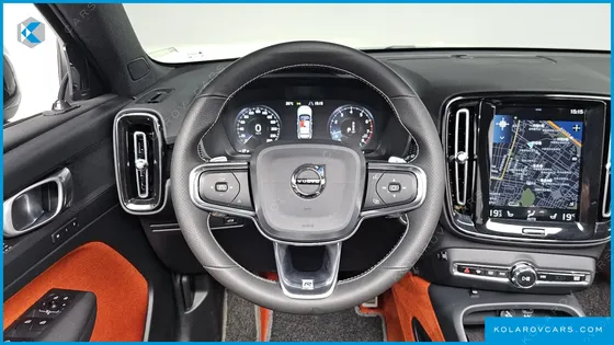 VOLVO XC40 T4 R-DESIGN