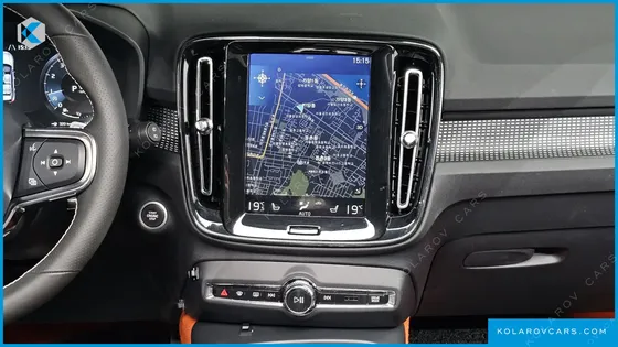 VOLVO XC40 T4 R-DESIGN