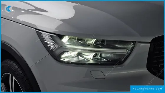 VOLVO XC40 T4 R-DESIGN