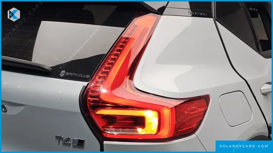 VOLVO XC40 T4 R-DESIGN