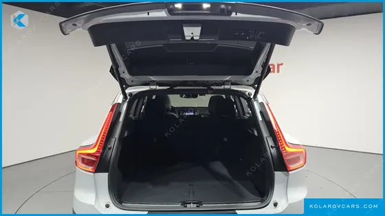 VOLVO XC40 T4 R-DESIGN