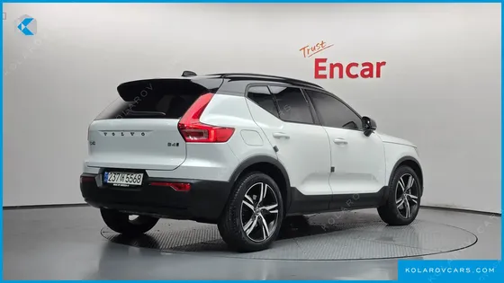 VOLVO XC40 B4 R-DESIGN