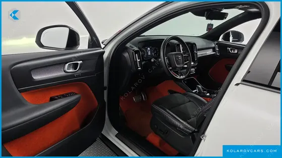 VOLVO XC40 B4 R-DESIGN