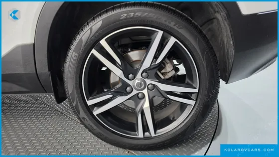 VOLVO XC40 B4 R-DESIGN