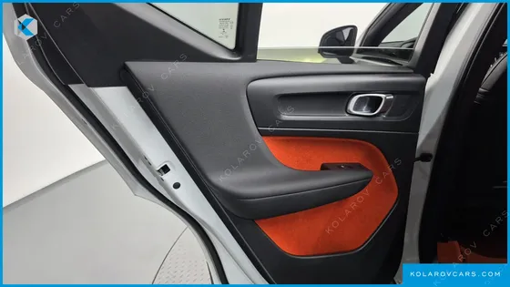 VOLVO XC40 B4 R-DESIGN