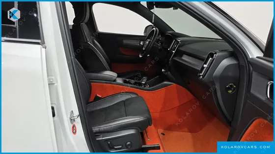 VOLVO XC40 B4 R-DESIGN