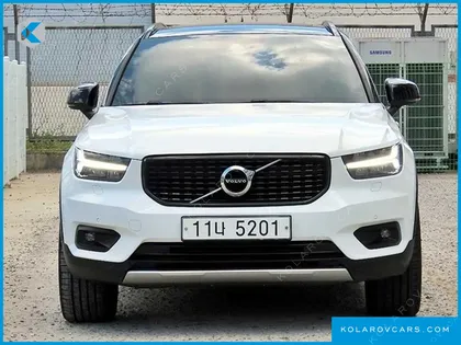 VOLVO XC40 T4 R-DESIGN