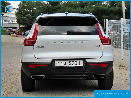 VOLVO XC40 T4 R-DESIGN