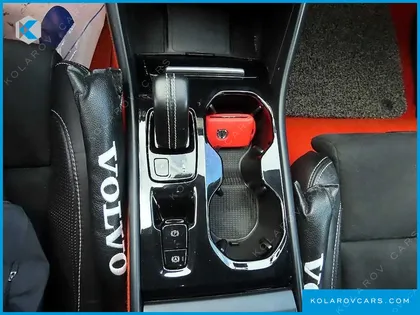 VOLVO XC40 T4 R-DESIGN