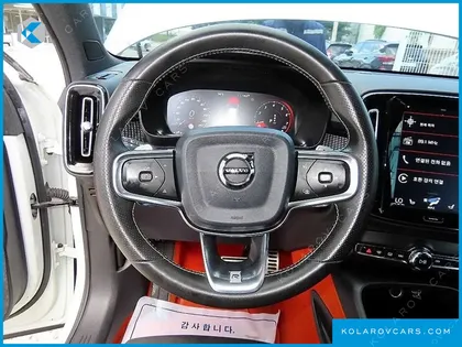 VOLVO XC40 T4 R-DESIGN