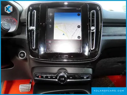 VOLVO XC40 T4 R-DESIGN