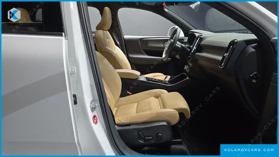 VOLVO XC40 B4 INSCRIPTION