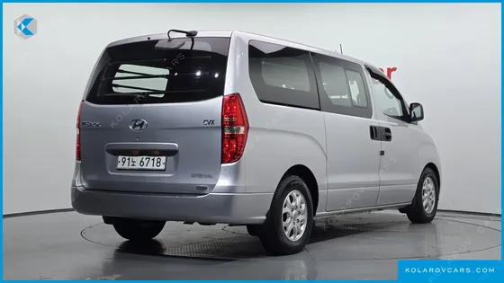 HYUNDAI STAREX 5-SEATER VAN