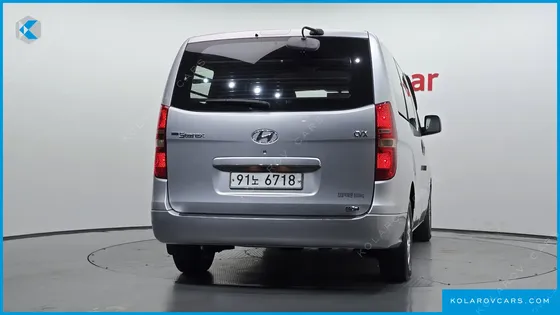 HYUNDAI STAREX 5-SEATER VAN