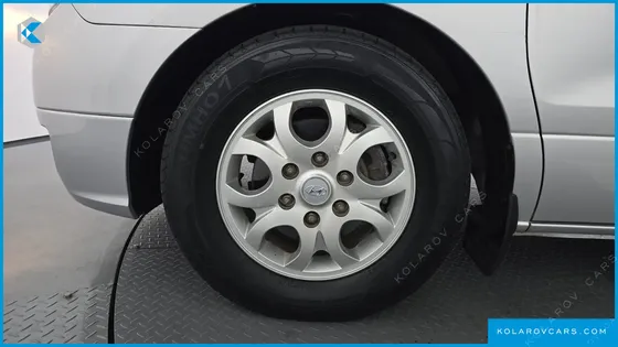 HYUNDAI STAREX 5-SEATER VAN