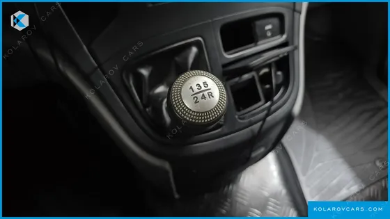 HYUNDAI STAREX 5-SEATER VAN