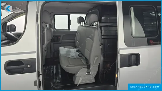 HYUNDAI STAREX 5-SEATER VAN