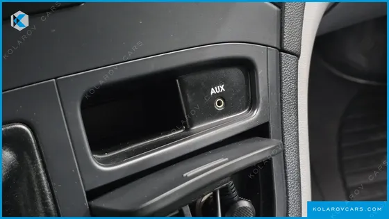 HYUNDAI STAREX 5-SEATER VAN