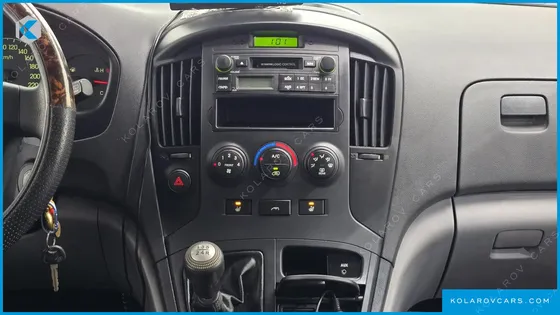 HYUNDAI STAREX 5-SEATER VAN