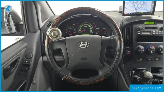 HYUNDAI STAREX 5-SEATER VAN