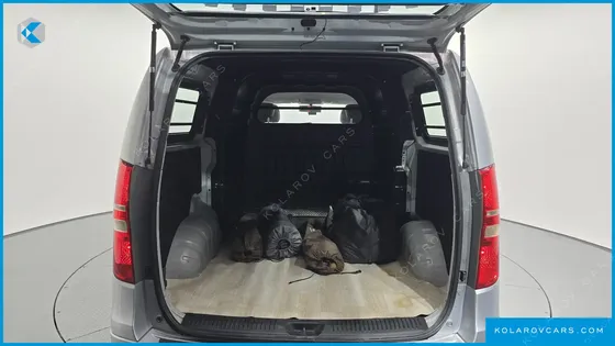 HYUNDAI STAREX 5-SEATER VAN