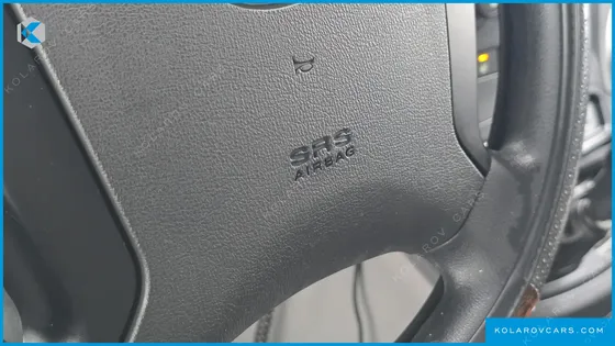 HYUNDAI STAREX 5-SEATER VAN