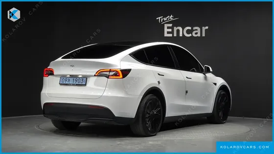 TESLA MODEL Y STANDARD RANGE RWD