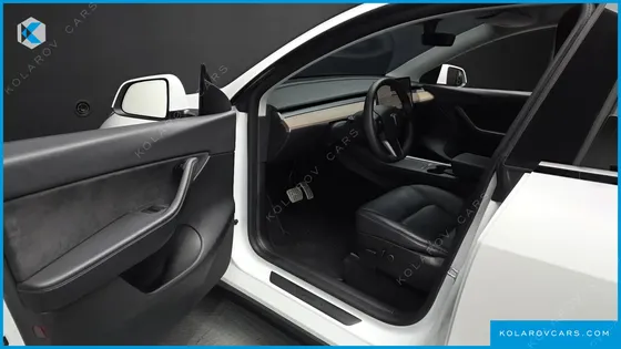 TESLA MODEL Y STANDARD RANGE RWD