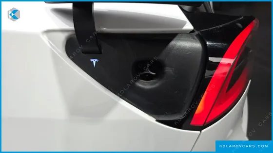 TESLA MODEL Y STANDARD RANGE RWD