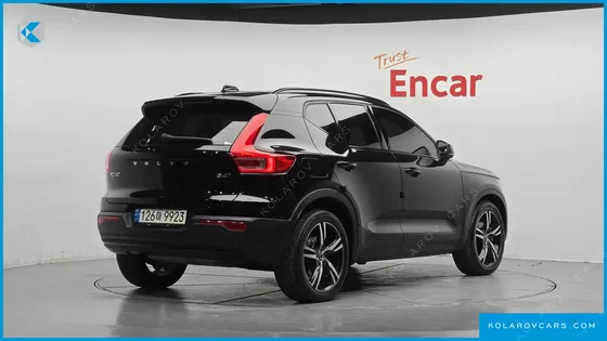 VOLVO XC40 B4 R-DESIGN